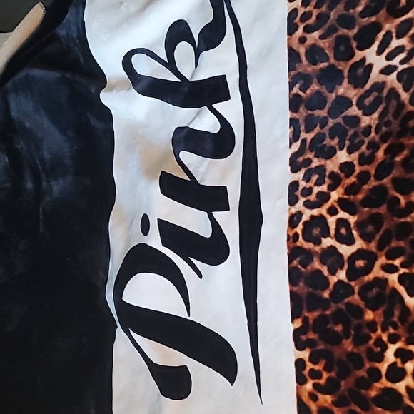 AWESOME RARE VS PINK COLORBLOCK   LEOPARD SHERPA BLANKET - Picture 3 of 11